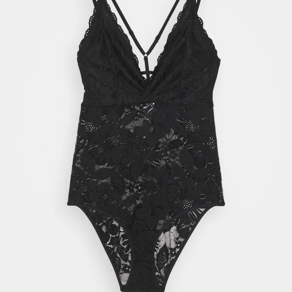 Aerie garden lace bodysuit in black size medium worn once for photo shoot - Picture 2 of 7